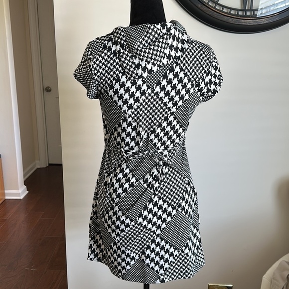 Speechless Black & White Asymmetrical Neckline Dress - Picture 3 of 9